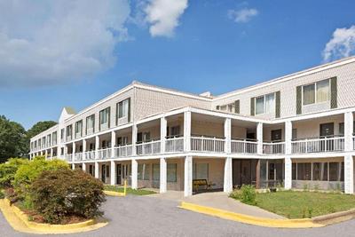 Baymont by Wyndham College Park Atlanta Airport S