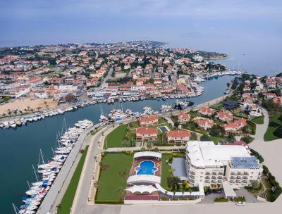 Sisus Marina Çeşme