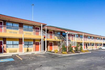 Rodeway Inn & Suites Suburbs