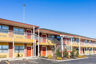 Rodeway Inn & Suites Suburbs