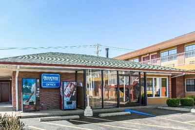 Rodeway Inn & Suites Suburbs