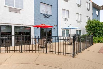 Comfort Suites (Elgin)