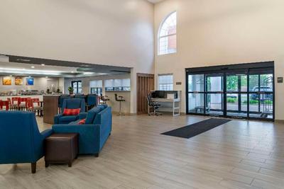 Comfort Suites (Elgin)
