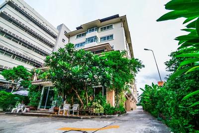 Kanavera House Sriracha