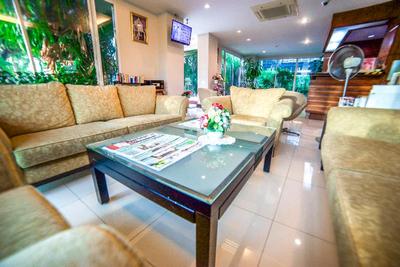 Kanavera House Sriracha