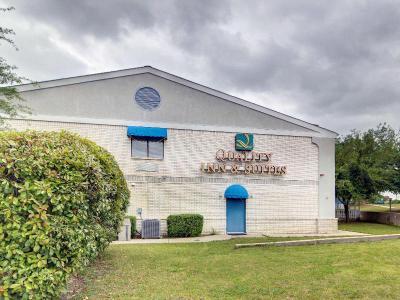 Quality Inn & Suites (Grand Praire)