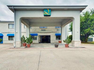 Quality Inn & Suites (Grand Praire)