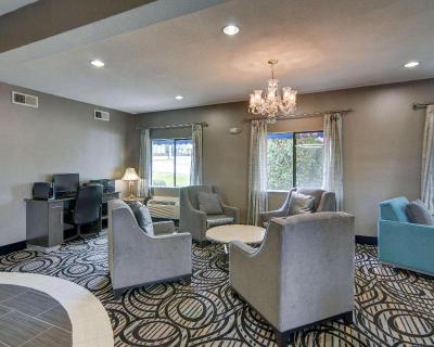 Quality Inn & Suites (Grand Praire)