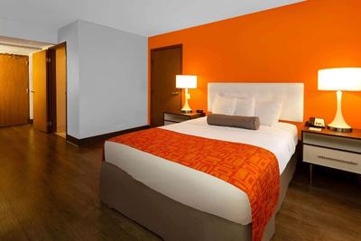 Howard Johnson By Wyndham Waukegan Great Lakes