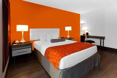 Howard Johnson By Wyndham Waukegan Great Lakes