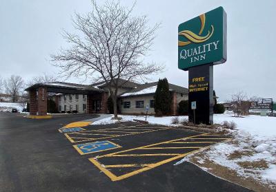AmericInn by Wyndham Reedsburg