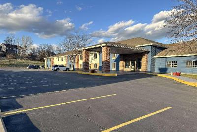 AmericInn by Wyndham Reedsburg
