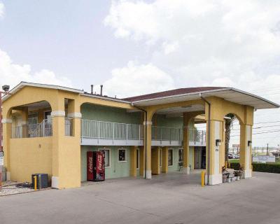 Econo Lodge Inn & Suites Coliseum