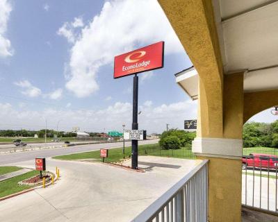 Econo Lodge Inn & Suites Coliseum