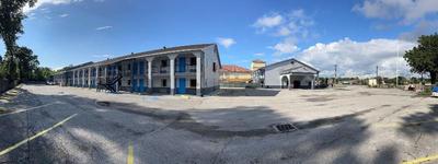Super 7 Inn
