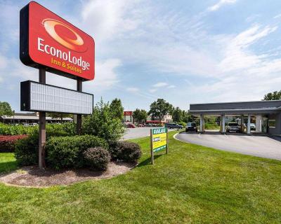 Econo Lodge & Suites Resort