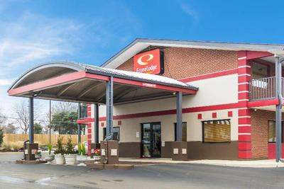 Econo Lodge  Inn & Suites I-35 at Shawnee Mission
