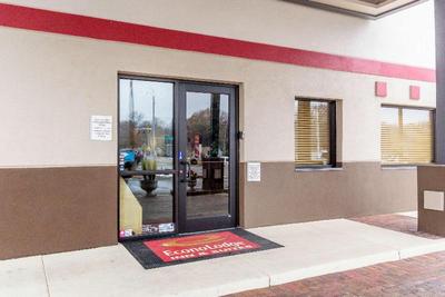 Econo Lodge  Inn & Suites I-35 at Shawnee Mission