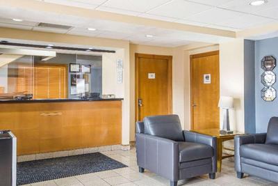 Econo Lodge  Inn & Suites I-35 at Shawnee Mission