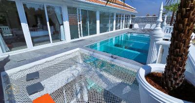STARLAND Luxury Pool Villa Pattaya Walking Street