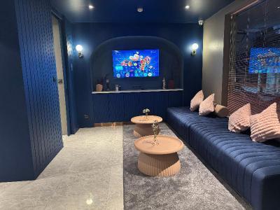 ARNI HER Ladies Hotel (Female Only)