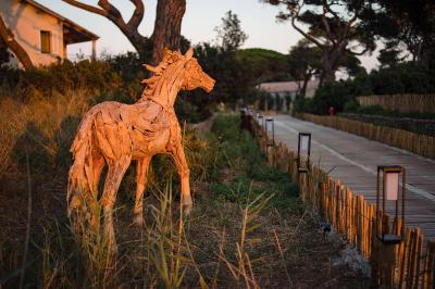 Le Hameau des Pesquiers Ecolodge, Curio Collection