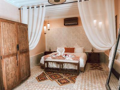 Riad Nelia Signature