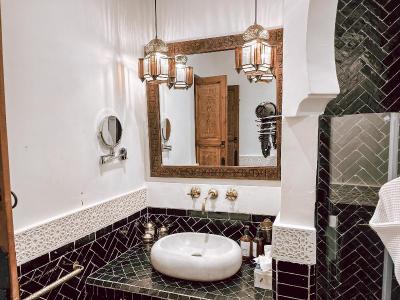 Riad Nelia Signature