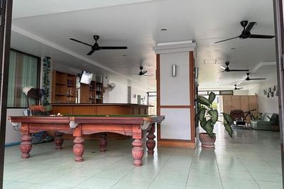 Emerald Hotel Chonburi By Zuzu
