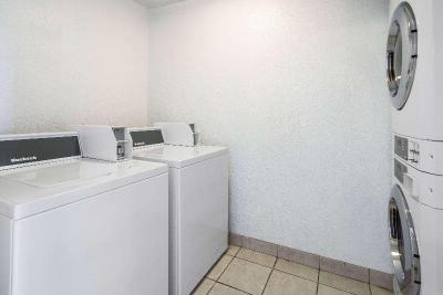 Days Inn by Wyndham Raleigh Glenwood-Crabtree