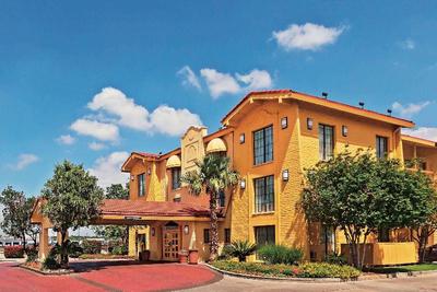 Super 8 San Antonio Near SeaWorld Ingram Park