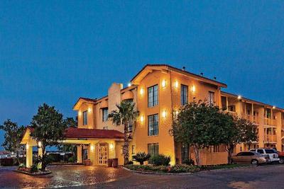 Super 8 San Antonio Near SeaWorld Ingram Park