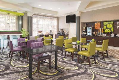 La Quinta Inn & Suites St Louis / Westport