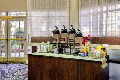 La Quinta Inn & Suites Raleigh - Durham Airport