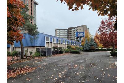 District Hotel by OYO Portland Convention Center