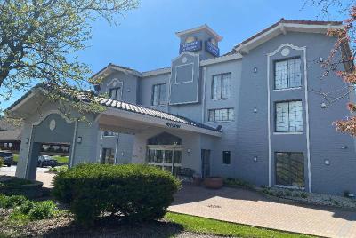Days Inn & Suites by Wyndham Arlington Heights