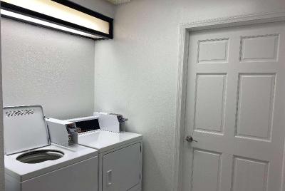 Days Inn & Suites by Wyndham Arlington Heights