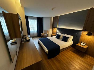 Nova Plaza Crystal Hotel