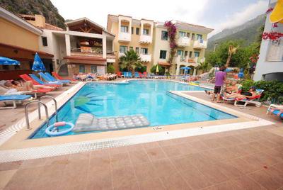 Montebello Deluxe Hotel