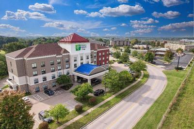 Holiday Inn Express & Suites Springfield-Medical D