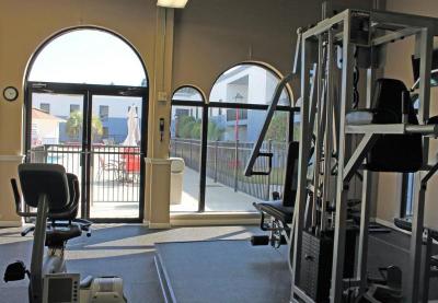Cottonwood Suites Savannah Hotel Conference Center
