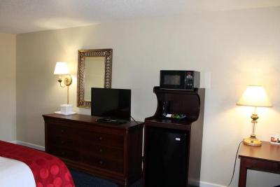 Cottonwood Suites Savannah Hotel Conference Center