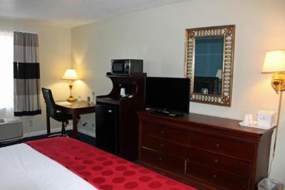 Cottonwood Suites Savannah Hotel Conference Center