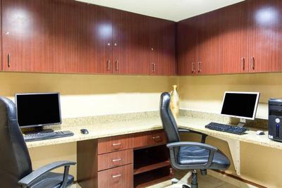 Comfort Inn & Suites Airport Convention Center