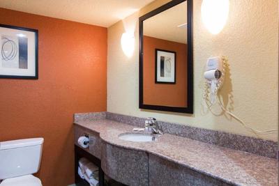 Comfort Inn & Suites Airport Convention Center