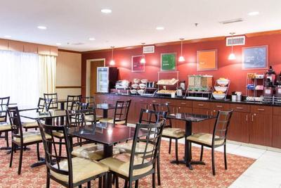 Comfort Inn & Suites Airport Convention Center
