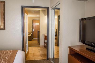 Comfort Suites Near Seaworld
