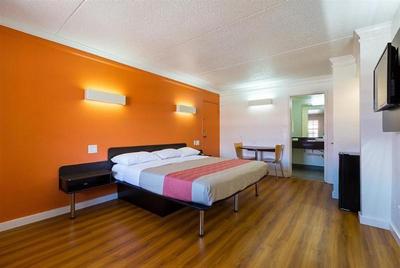Motel 6 Dallas - Market Center