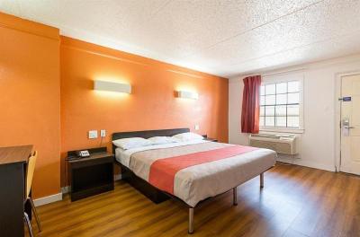 Motel 6 Dallas - Market Center
