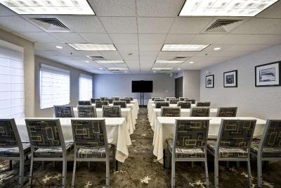 Homewood Suites Oakland Waterfront